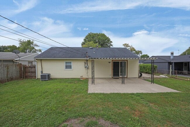 Building Photo - 470 Amesbury Dr