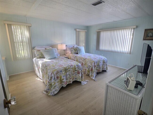 Building Photo - 46 E Palm Forest Dr