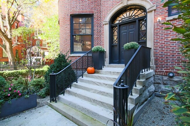 Building Photo - 36 E Schiller St