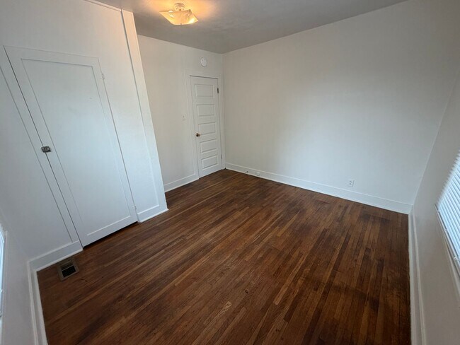 Building Photo - Adorable Shadle Bungalow - 2 Bed, 1 Bath