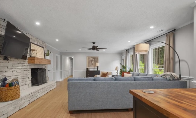 Building Photo - NEW LISTING!!!!!