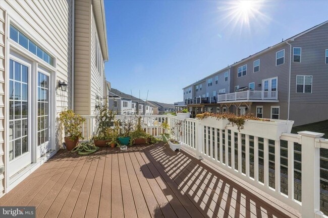 Building Photo - 831 Stonecliffe Rd