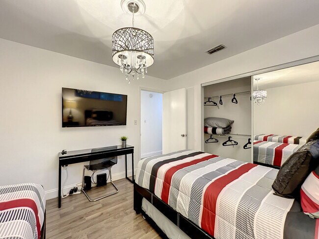 Building Photo - Ernst Court, Orlando, FL 32819 - 2 BR 2.5 BA townhouse