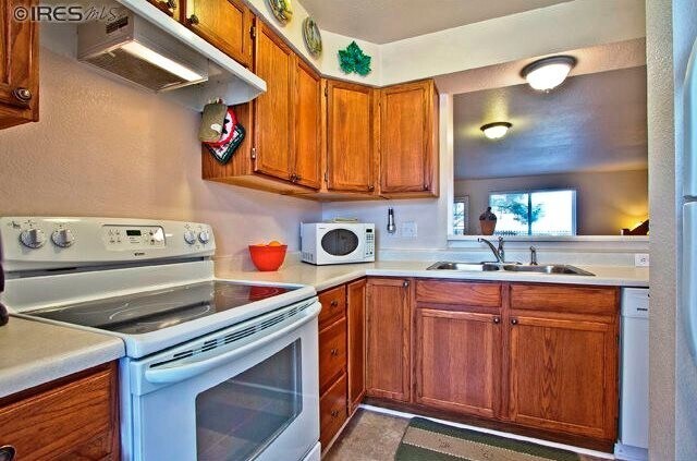 Building Photo - Two Bedroom Townhome Available For Rent in Hunter's Ridge in Louisville