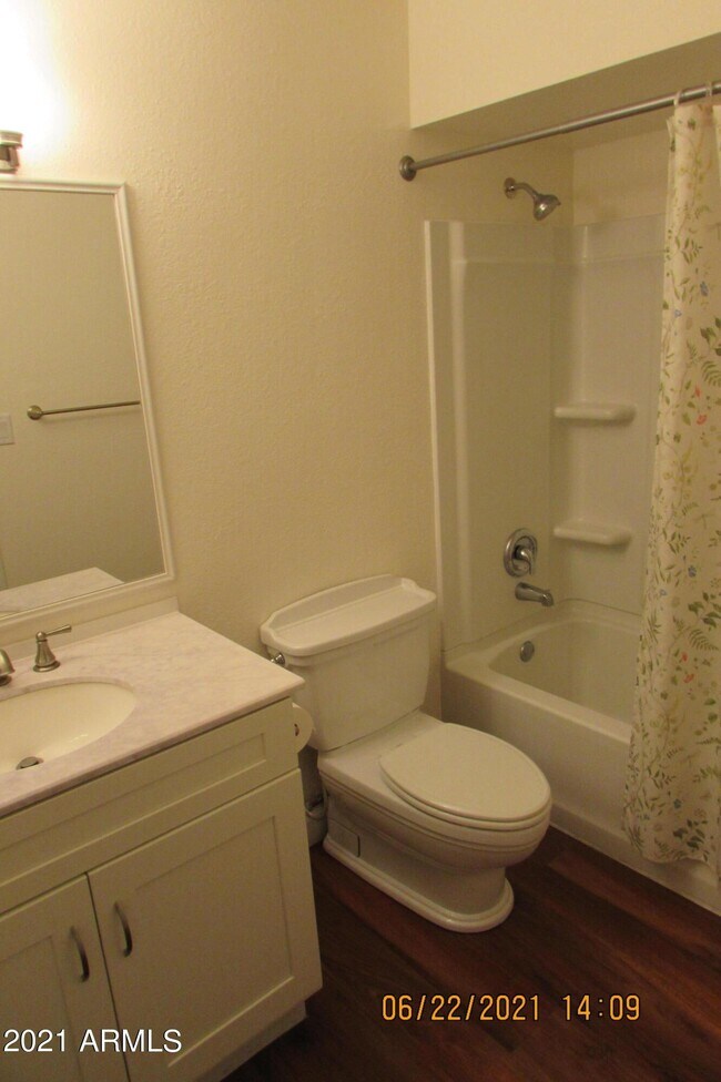 Building Photo - 925 W Curry St