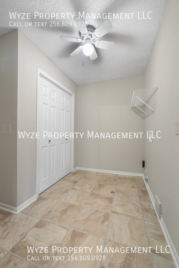 Building Photo - 2202 Manchester Cir SW