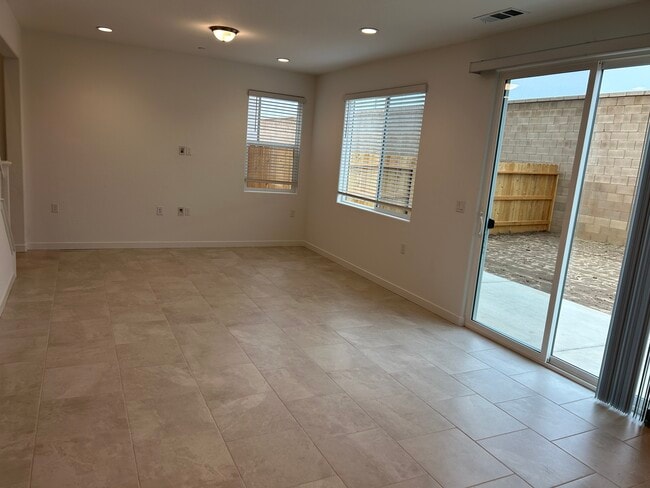 Building Photo - 11184 N La Brisa Dr