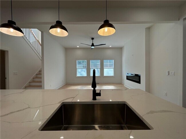 Building Photo - 73 Whitefoord Ave SE