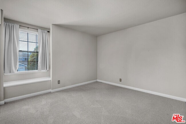 Building Photo - 7517 W 81st St