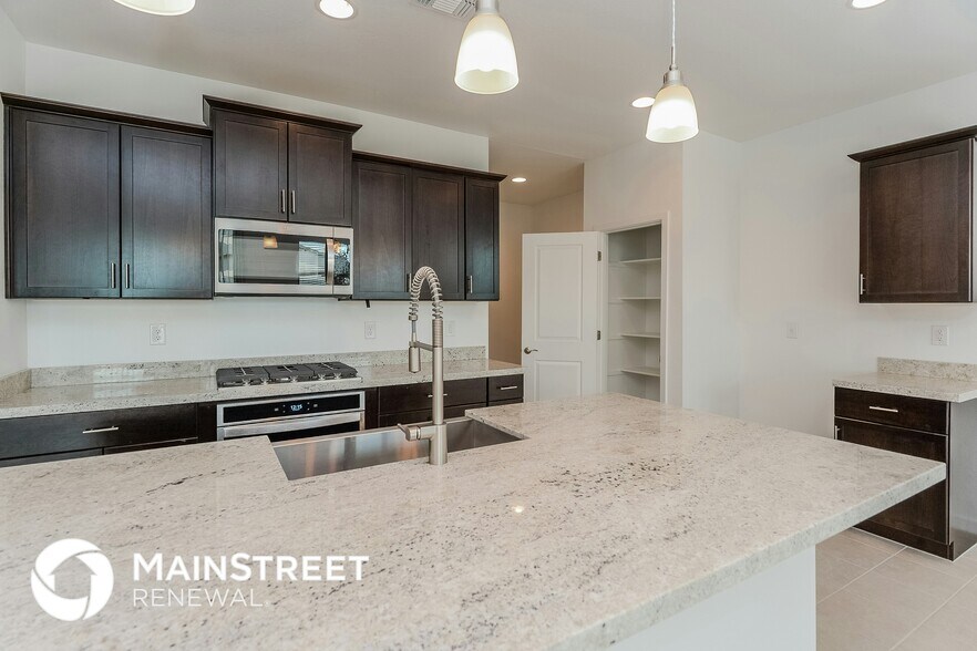 Building Photo - 4426 Greenleaf Dr