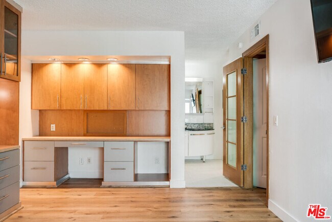 Building Photo - 4612 Park Granada