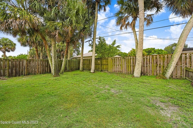 Building Photo - 1725 Stewart Pl