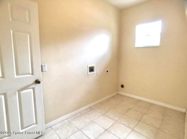 Building Photo - 3660 Hickory Park Dr