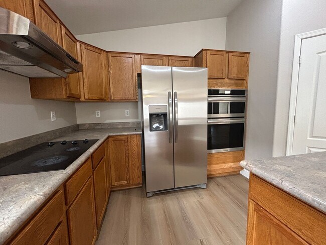 Building Photo - 434 E Chicory Pl