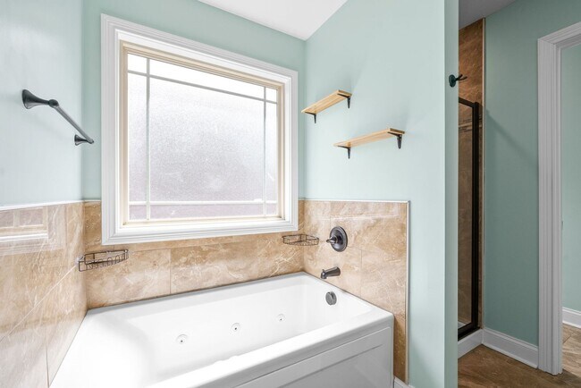 Building Photo - 3 Bedroom 2 Bath Home For Rent Near Post!