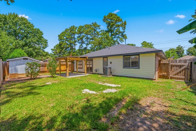 Building Photo - 3535 Nutwood Ln