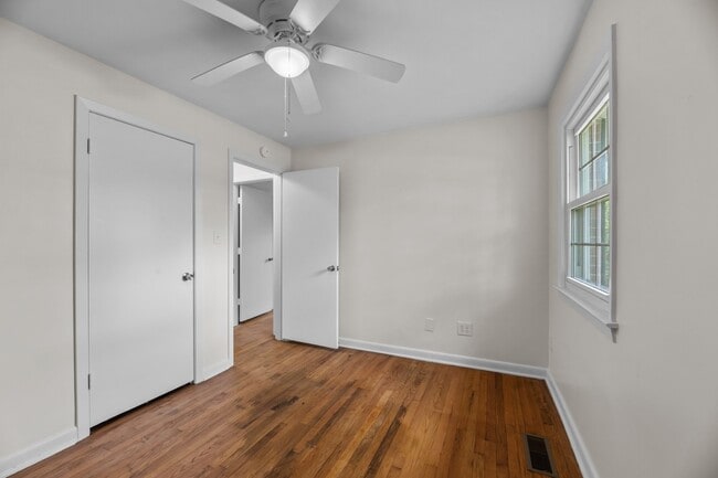 Building Photo - 607 Pinetree Dr