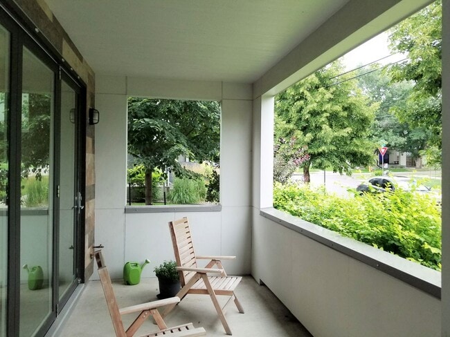 Building Photo - Urban Living - 4 Bedroom Jefferson Park Home Near Mile High Stadium