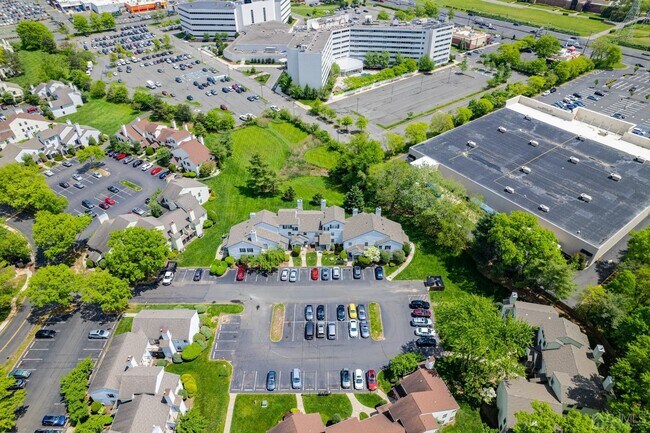 Building Photo - 1612 Woodbridge Commons Way