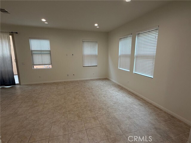 Building Photo - 33 Latitude