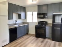 Building Photo - 2BD 1BA Apt Next to USD - Spacious Upstairs Unit, Pet Friendly, 1 Parking Space, No Carpet