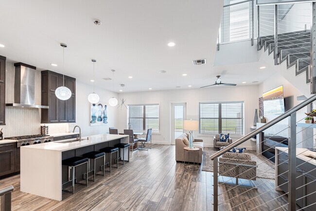 Building Photo - 14836 Granada Dr