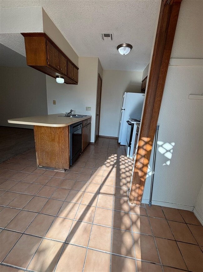 Building Photo - 901 NE Tortoise Dr