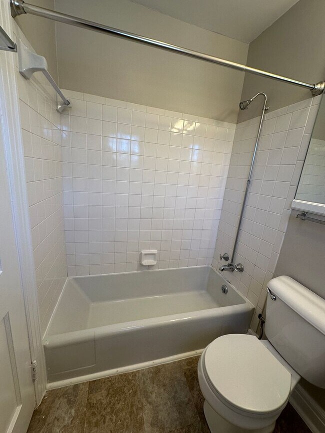 Building Photo - Coming Soon! Charming 1 BR House, 6 min from UK! New Flooring & Paint, Fenced Backyard, Pets Ok!