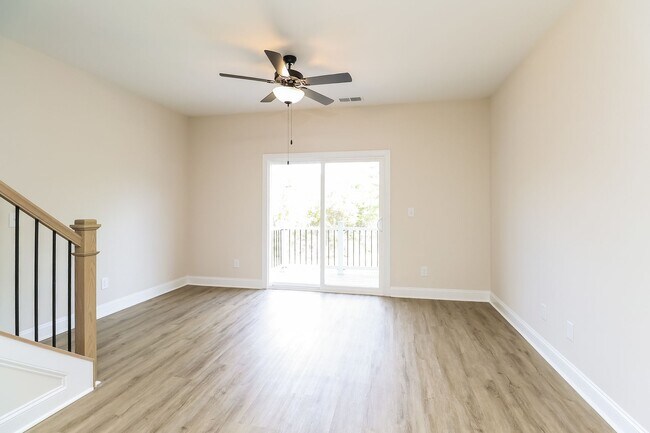 Building Photo - Beautiful 3BR 3.5BA Townhome w/ Full Appliance Kitchen • Garage Parking in West End