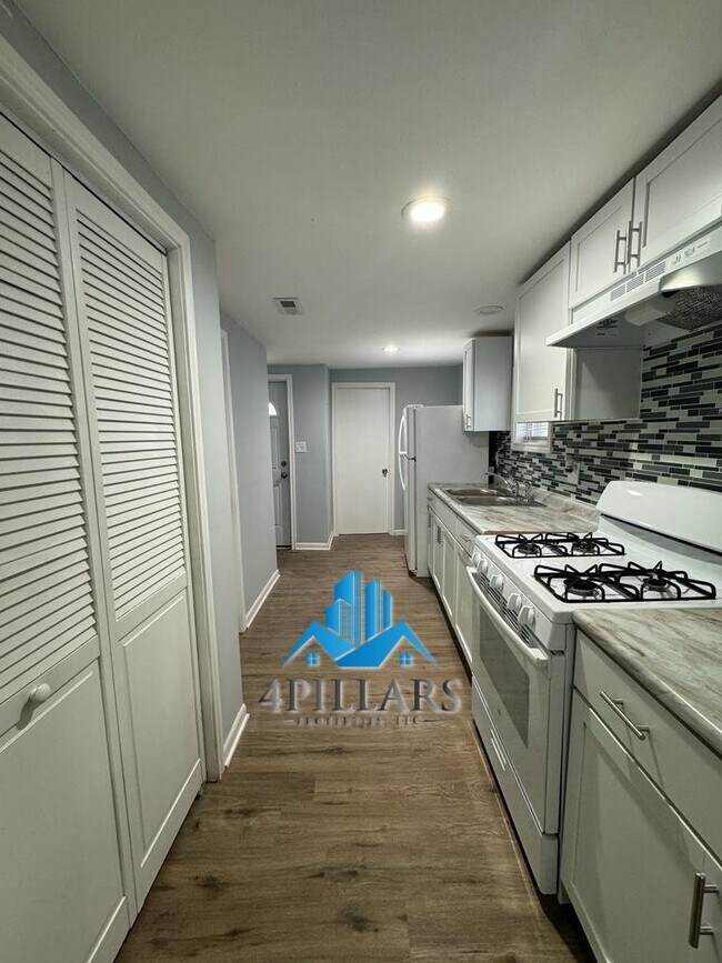 Building Photo - "Charming 2 Bed, 1 Bath Cedar Lake Rental - Ideal for Cozy Living!"