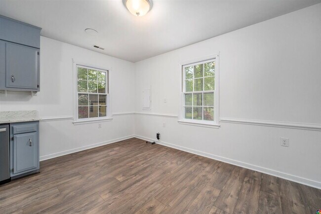 Building Photo - 9201 Rattlesnake Rd