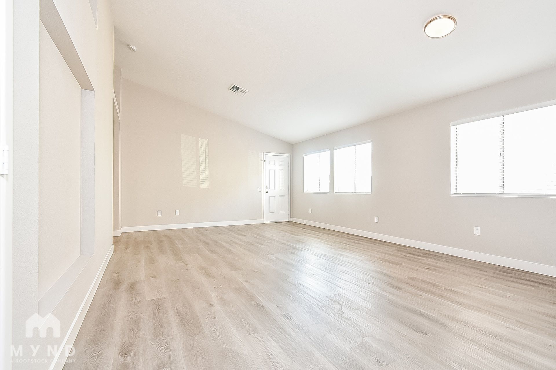 Building Photo - 5304 Del Lago Dr