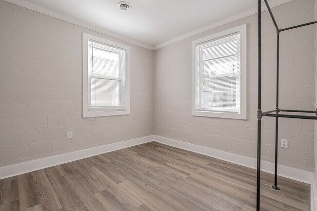 Building Photo - Charming Apartment Downtown Columbia - Housing Vouchers Accepted!