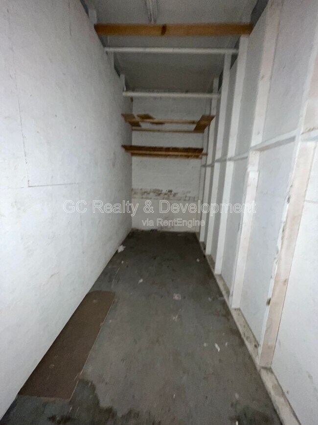 Building Photo - 7512 N Claremont Ave