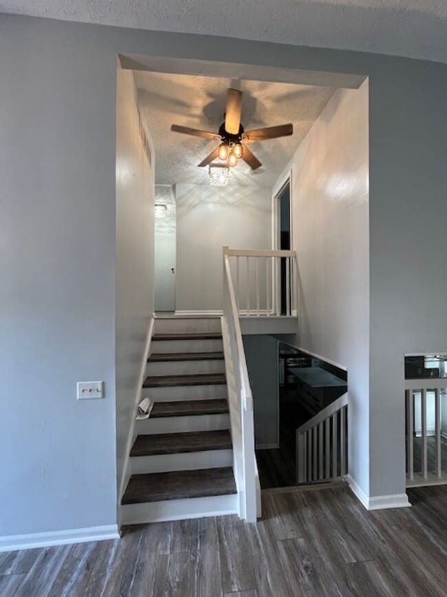 Building Photo - Beautifully remodeled 3 bedroom, 2.5 bath, 2 car garage