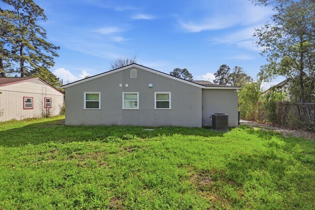 Building Photo - Newly Renovated Home in Westside Savannah