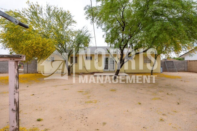 Building Photo - Quaint Home in an Established Neighborhood