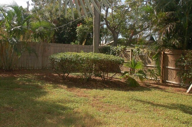 Building Photo - 468 Limewood Ave