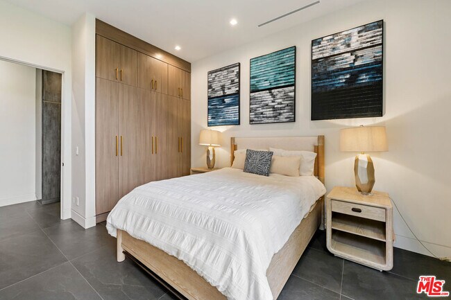 Building Photo - 3712 Broadlawn Dr