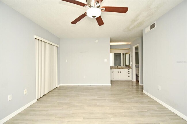 Building Photo - 610 Cranes Way