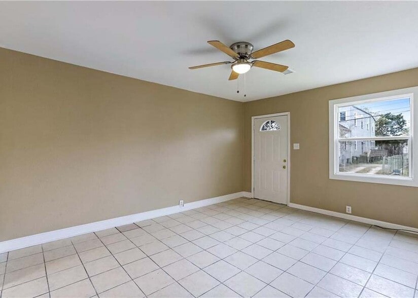 Building Photo - 822 Sumner St