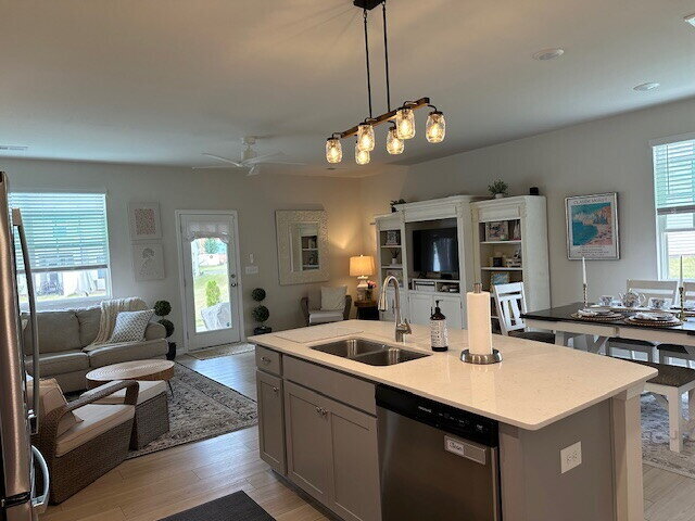 Building Photo - Beautiful 3 bedroom townhome with backyard space in Pendleton