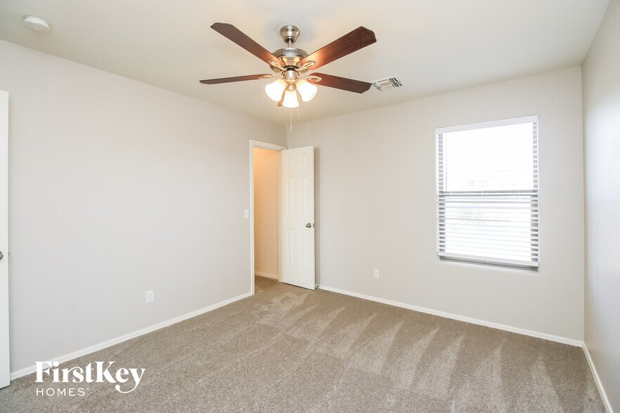 Building Photo - 1858 E Omega Dr