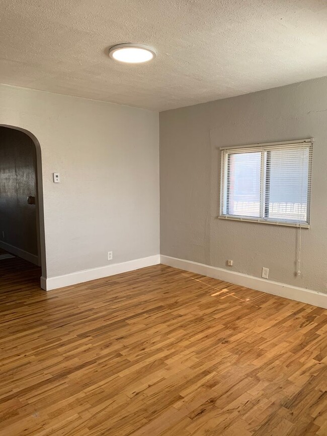 Building Photo - Cozy 2 Bed 1 Bath Brick Ranch-Style House ...