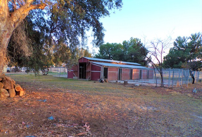 Building Photo - 14921 Sunnybank Ave