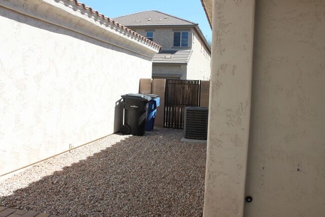Building Photo - Great Gilbert Location!