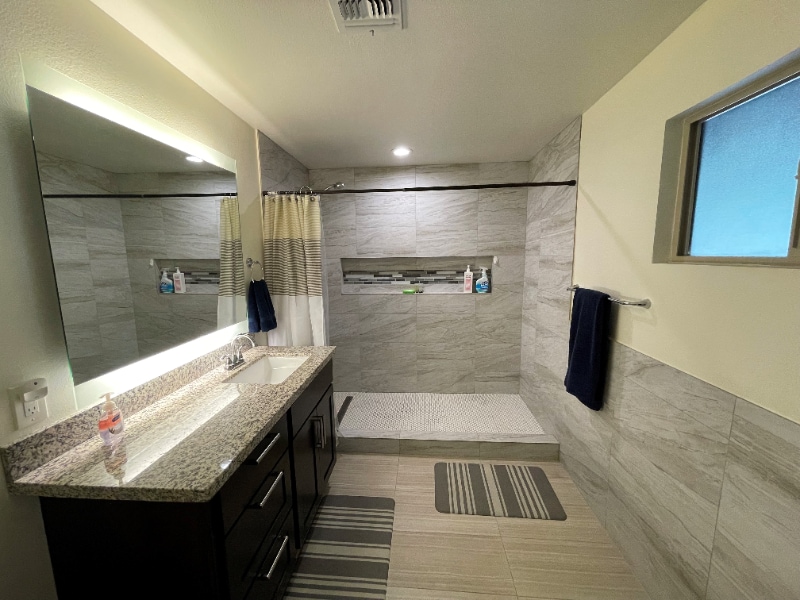 Building Photo - 3733 E Poinsettia Dr