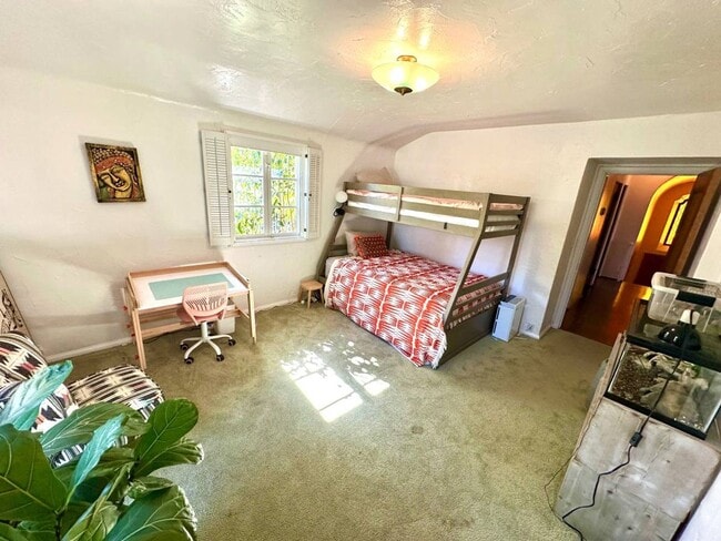 Building Photo - Custom Designer Mediterranean Style Home, 5 BR, 4.5 BA with Pool