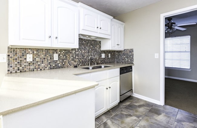 Building Photo - 17 Hillside Cove