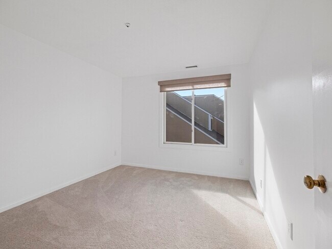 Building Photo - 18 Concord Greene